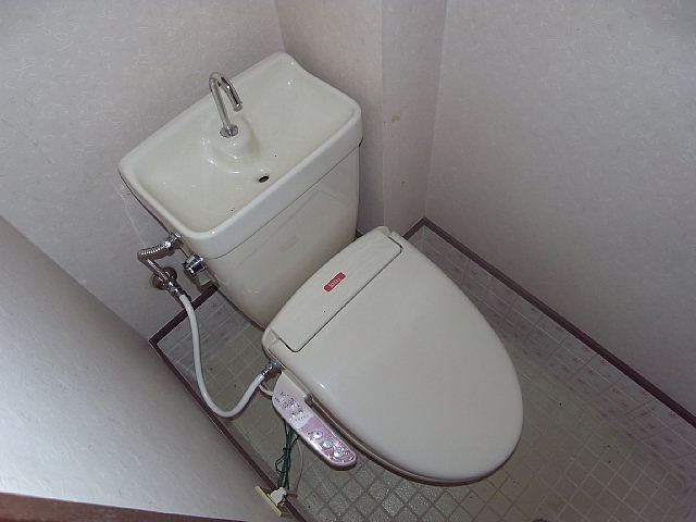 Toilet. Use and convenient Washlet. 