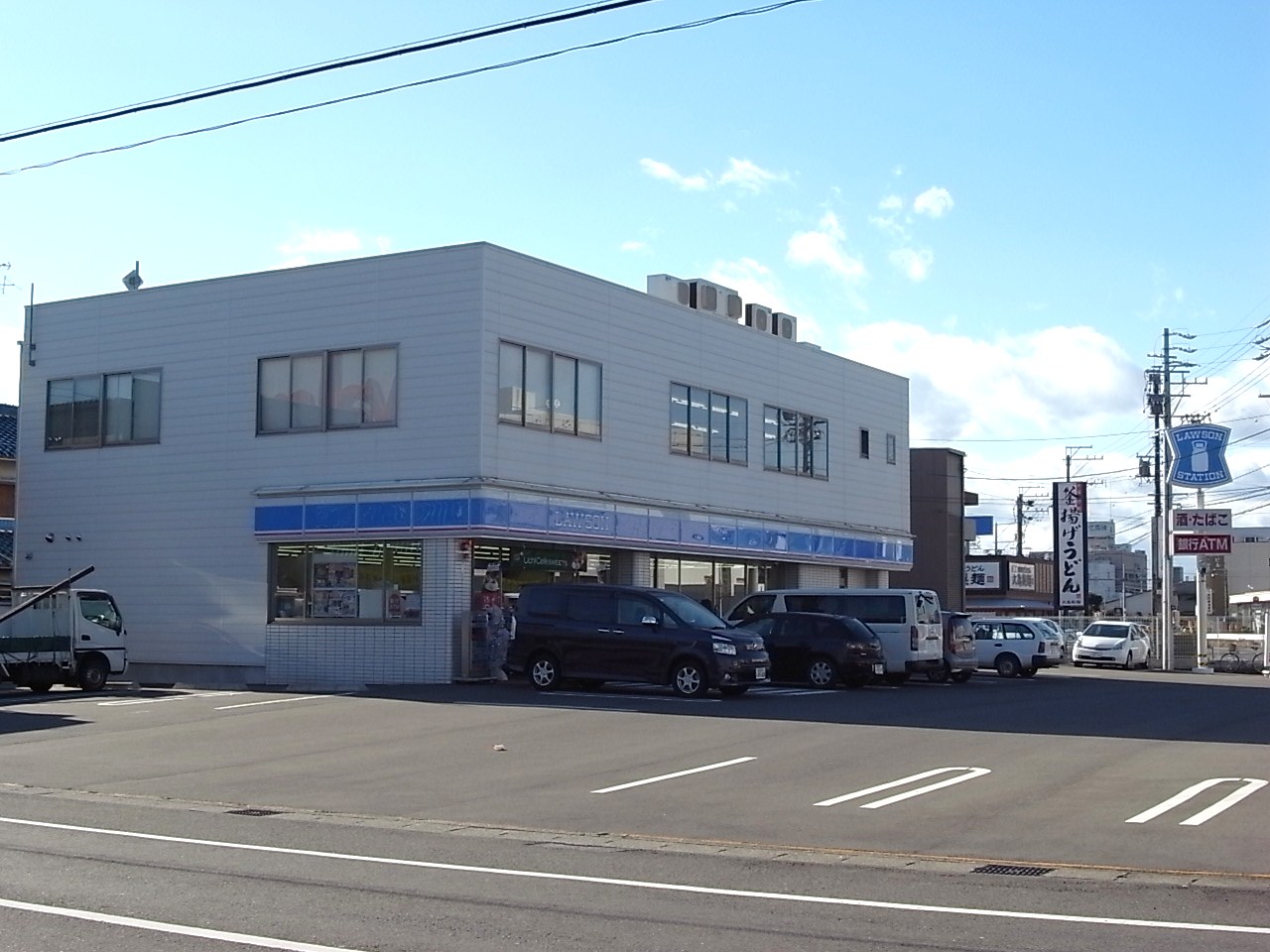Convenience store. Lawson Kagashima shop until the (convenience store) 418m