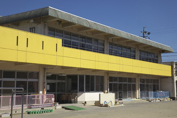 Surrounding environment. Huayang nursery school (4-minute walk ・ About 270m)