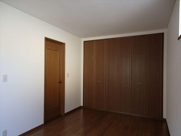 Non-living room. 2 Kaiyoshitsu, With a large closet