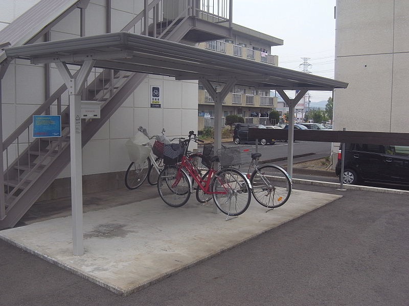 Other common areas. I bicycle does not wet in the rain, if this
