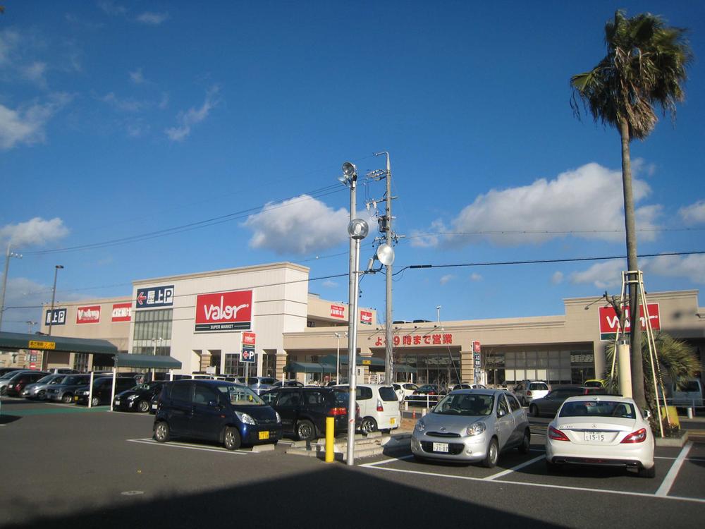 Supermarket. 1100m to Barrow Ichihashi shop