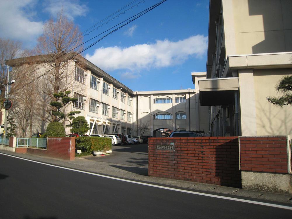 Primary school. 2319m up to elementary school Gifu Municipal City Bridge