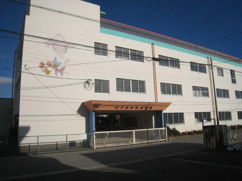 kindergarten ・ Nursery. Izumi 556m to the central kindergarten