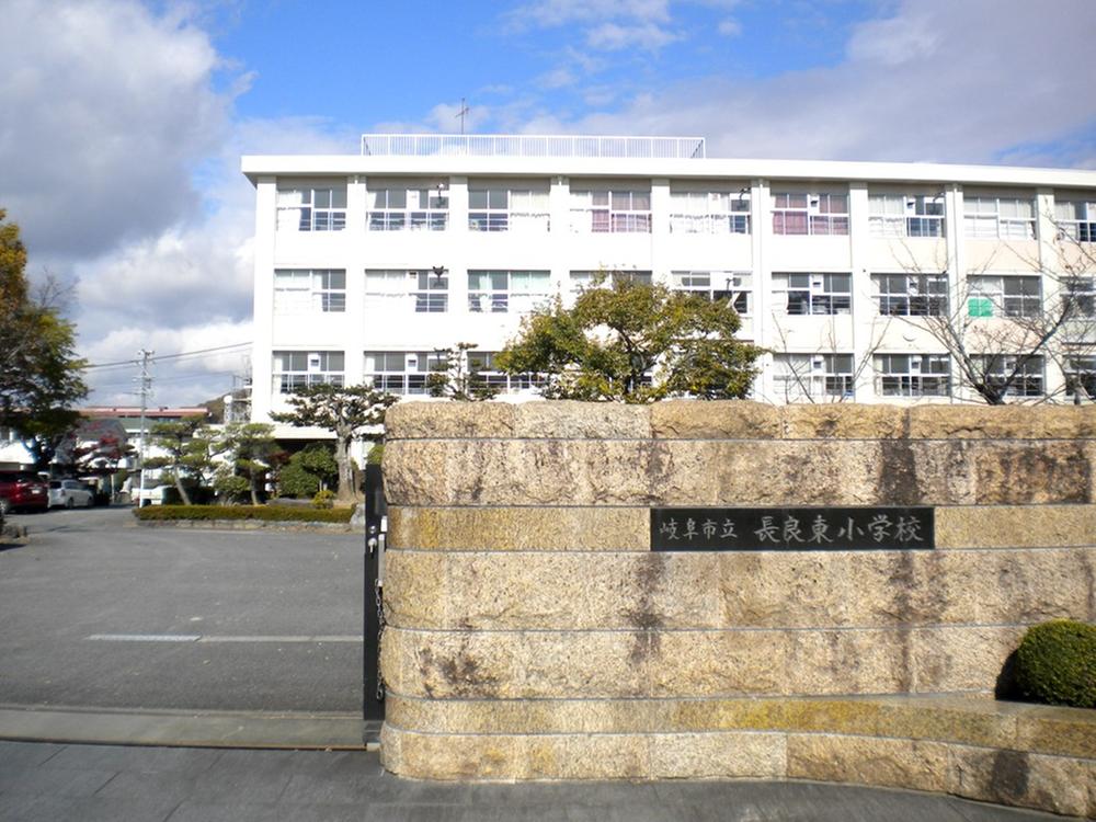 Primary school. 60m to Gifu Municipal Nagarahigashi Elementary School
