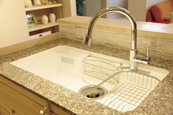 Kitchen.  [sink] Kitchen sink which has been subjected to ceramic coating to stainless steel sinks. Compared to those the company's conventional stainless steel, Difficult for is characterized by dirt on durable