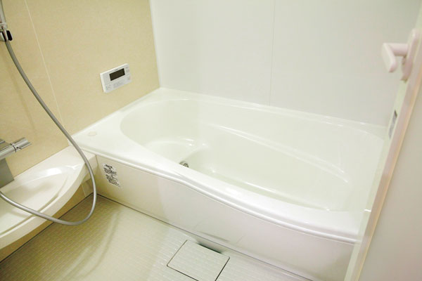 Bathing-wash room.  [bathroom] Spacious bathroom Ease had tired of the day. Spacious Hitotsubo type you of about the same size as the general of the House