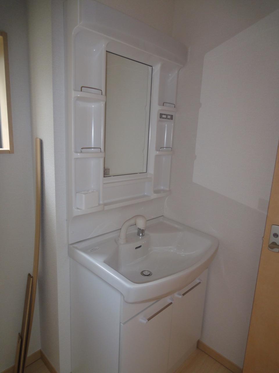 Wash basin, toilet. (2013.11.12 shooting)