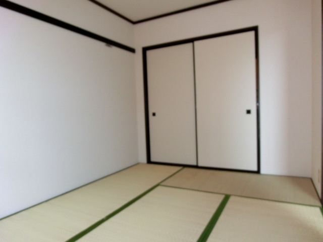 Living and room. 6-mat Japanese-style room. 