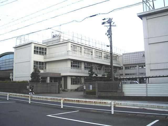 Junior high school. Municipal Takegahana until junior high school (junior high school) 1200m