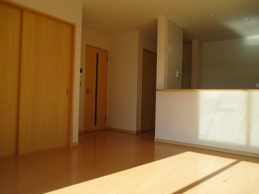 Living. Facing south in sunny