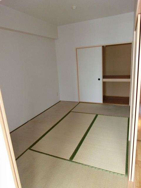 Balcony. Japanese-style room to settle! 