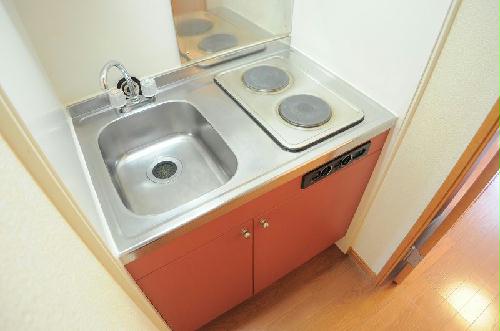 Kitchen. Two-burner stove is ☆ 