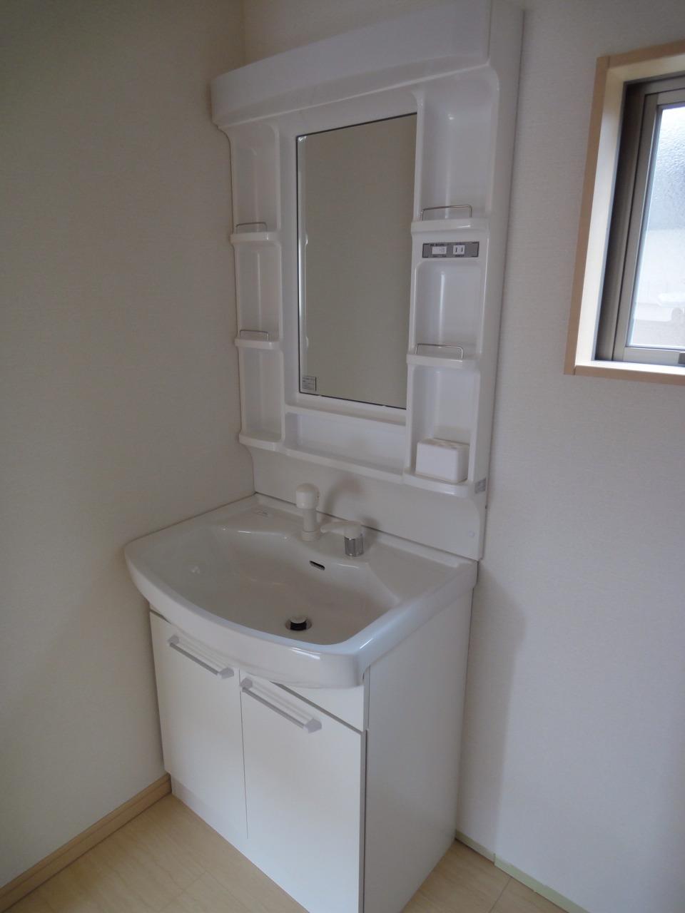 Wash basin, toilet. (2013.11.12 shooting)