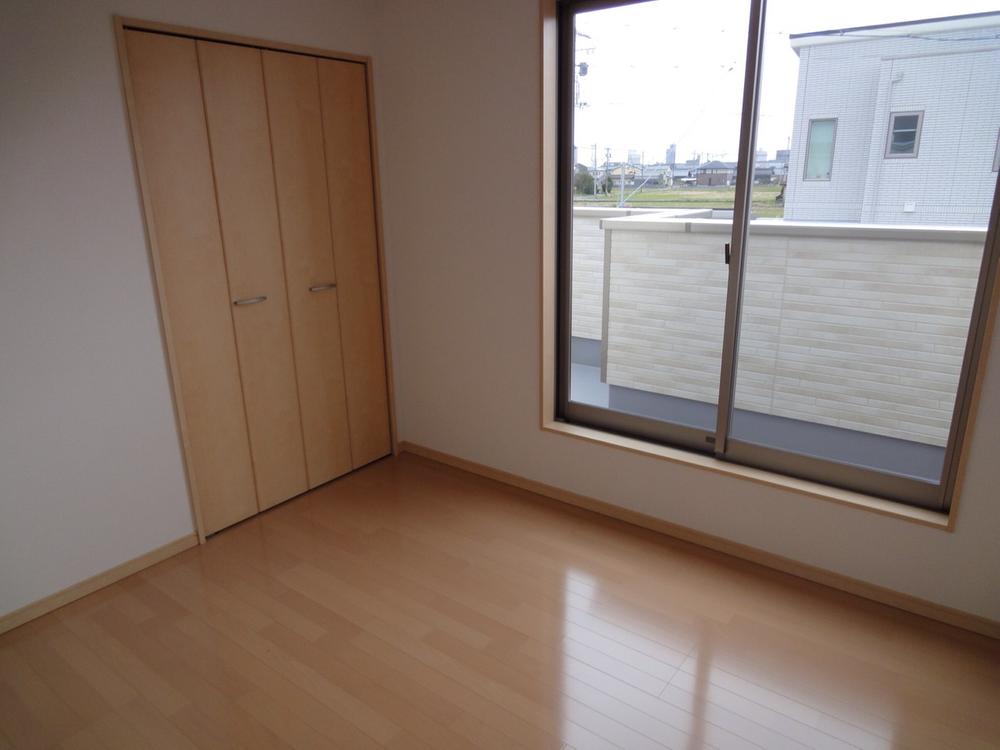 Non-living room. Western-style (2013.11.12 shooting) Building 2