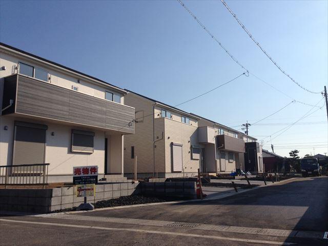 Local photos, including front road. Local (11 May 2013) Shooting