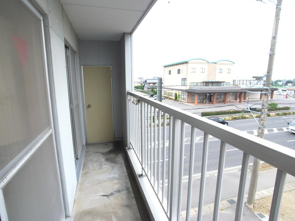 Balcony. Laundry is here ☆ 