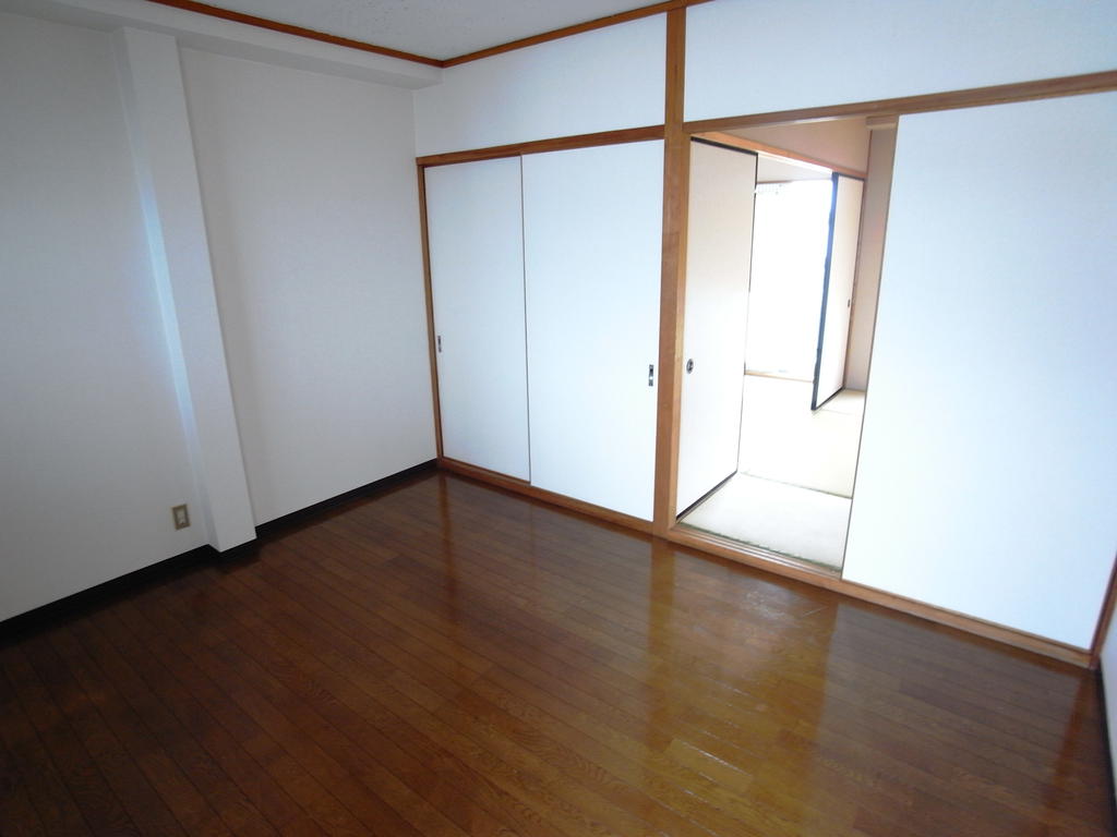 Living and room. It is a dining a 7.5 tatami room ^^