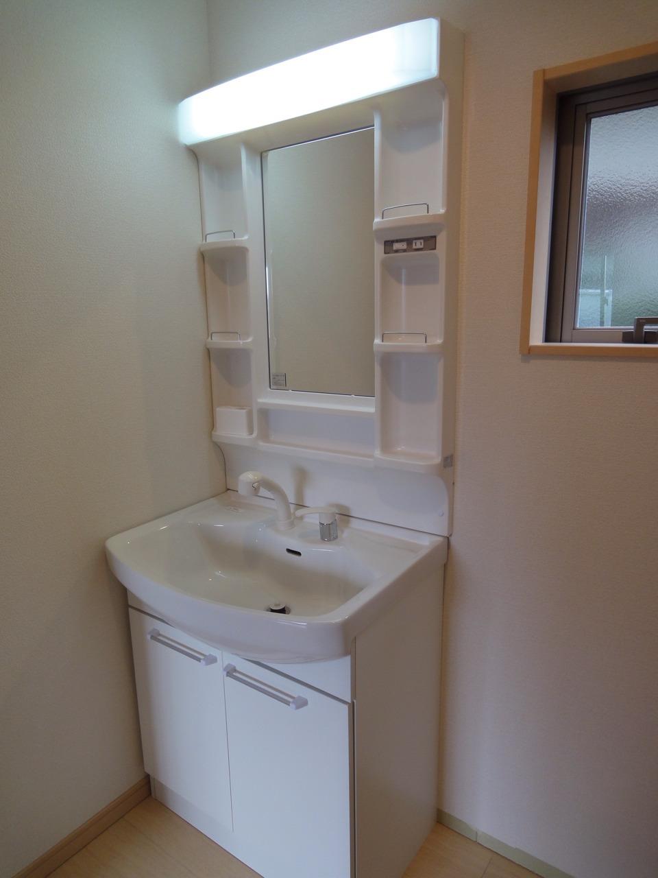 Wash basin, toilet. (2013.11.12 shooting)