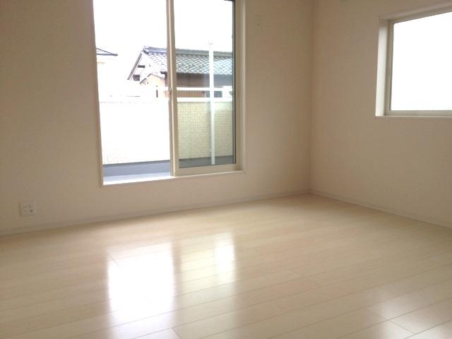 Non-living room. Same specifications