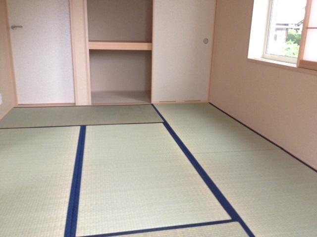 Non-living room. Same specifications