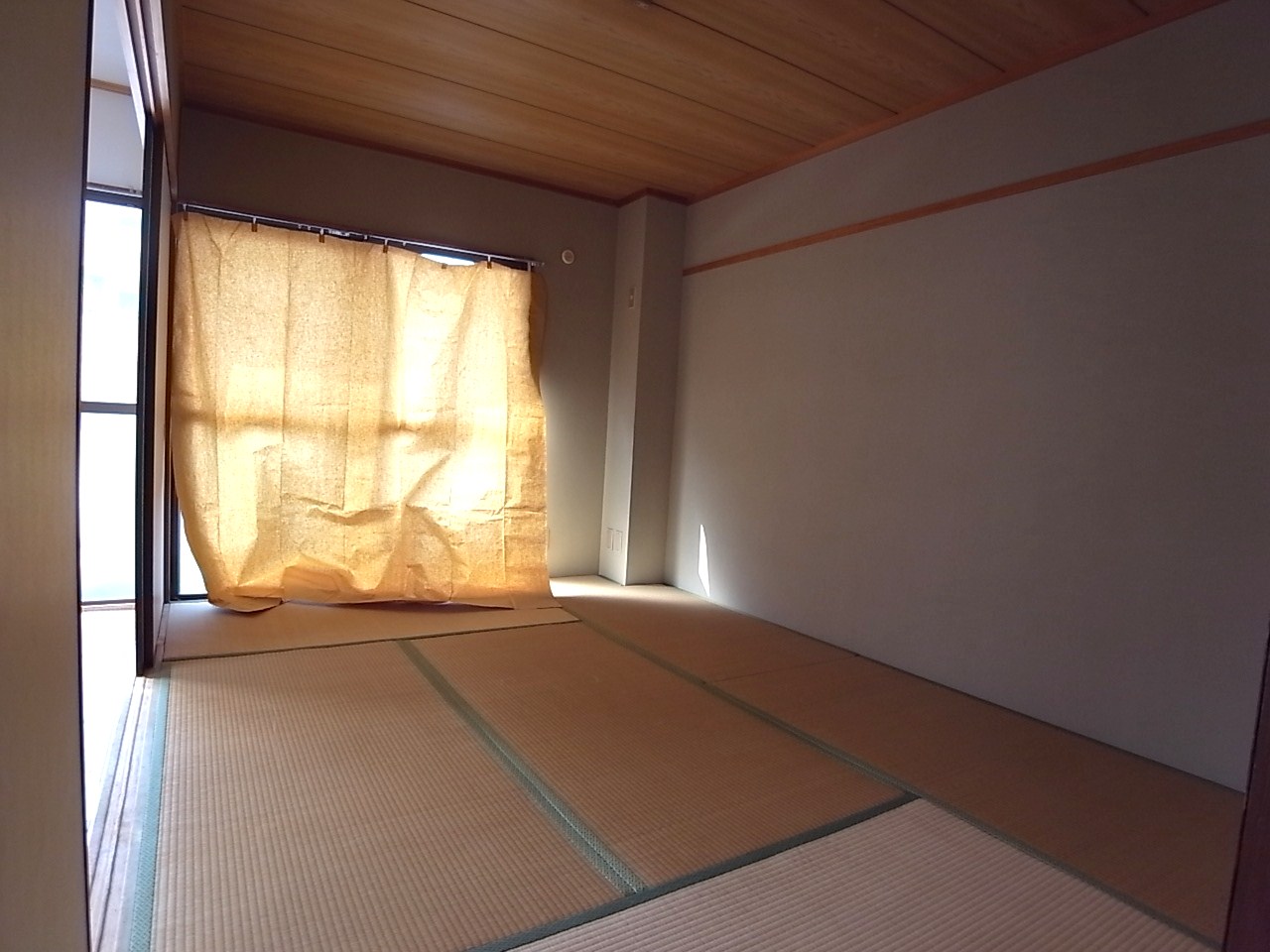 Other room space. Bright Japanese-style room 6 quires ☆ 