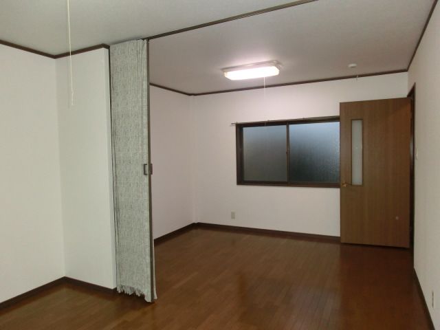 Living and room. You can 2F living 12 Joichi room