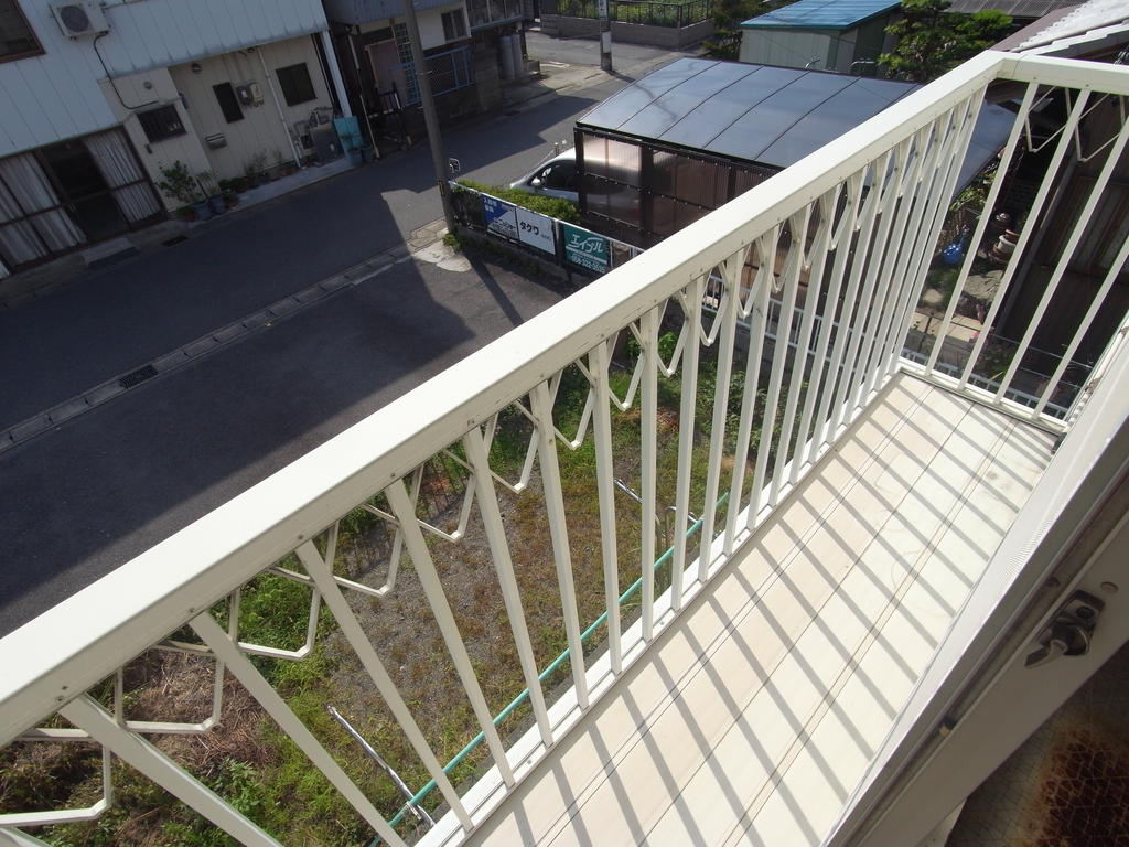 Balcony. ^^ Laundry here