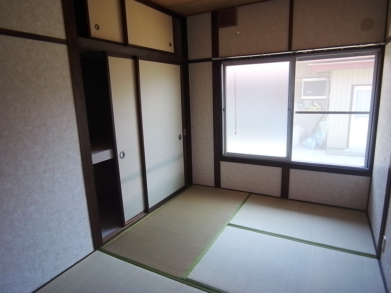 Living and room. It will calm the Japanese-style room