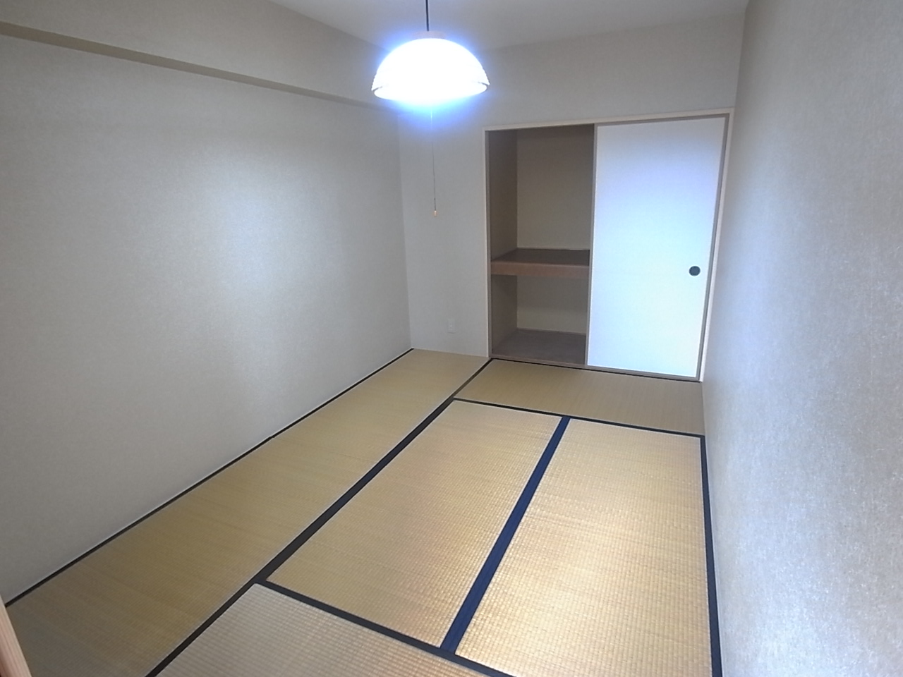 Other room space. Japanese-style room 6 quires ☆ In the bedroom here is the person who futon school