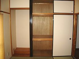 Receipt. It is convenient because there is a closet in the Japanese-style room. 