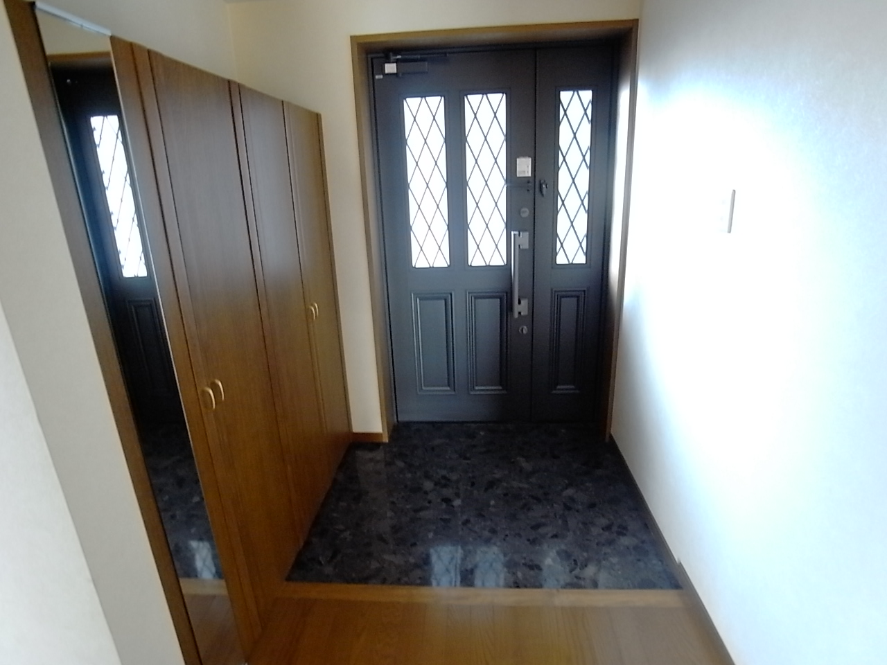 Entrance. Two large cupboard in the wide entrance! ! ! 