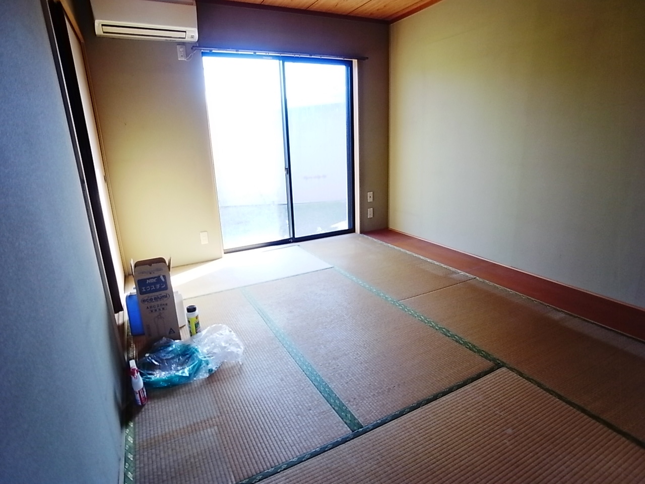 Other room space. It will calm the Japanese-style room