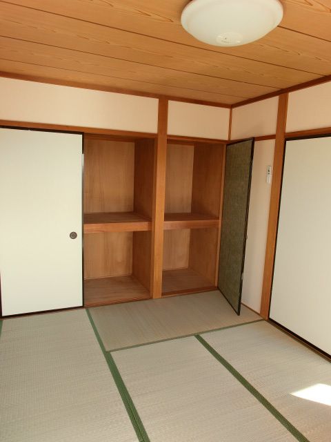 Living and room. Storage lot ・ With lighting