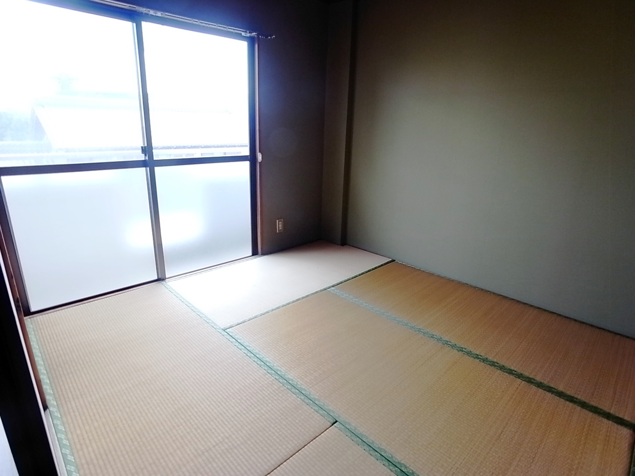 Other room space. It will calm the Japanese-style room ^^