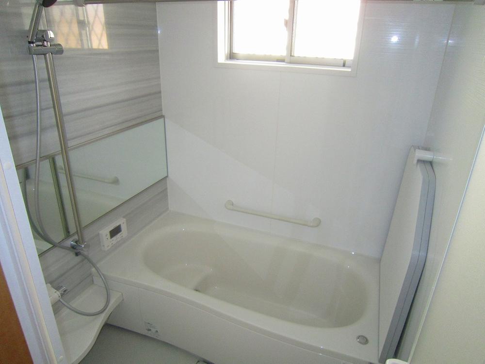 Bathroom. Tub artificial marble bathtub, With ventilation dryer