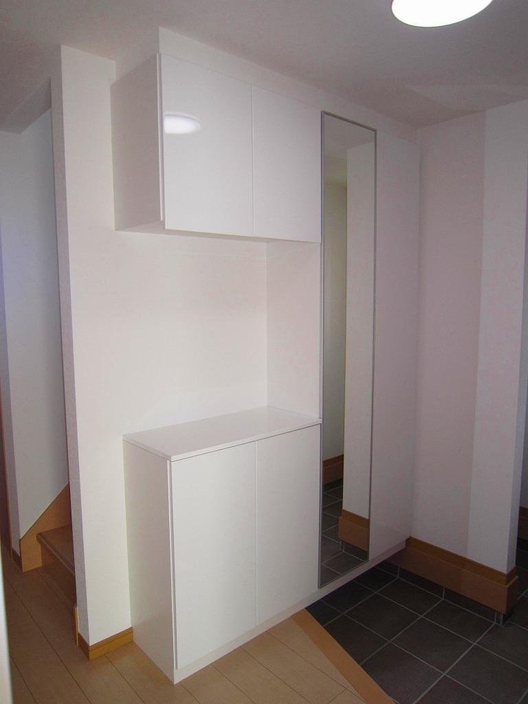 Entrance. Place the shoes BOX dirt floor storage, Storage can now be a lot. 