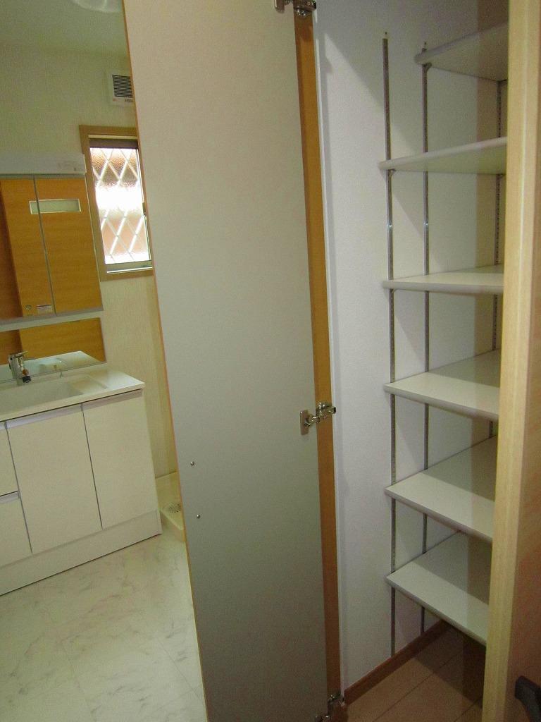 Wash basin, toilet. Storage shelves to the washroom next to, This is useful for storage of towels and clothing. 
