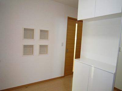 Entrance. Bright entrance hall