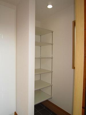 Entrance. Entrance next to the dirt floor storage, For convenient storage, such as strollers and golf back. 