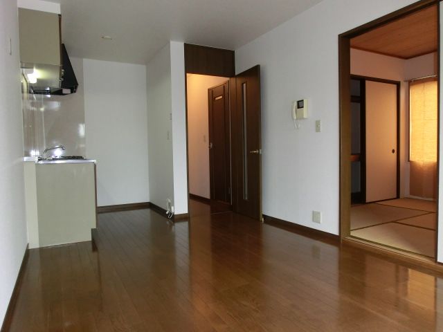 Living and room. 9 tatami LDK. 