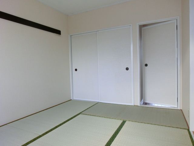 Living and room. 6 Pledge Japanese-style room. 