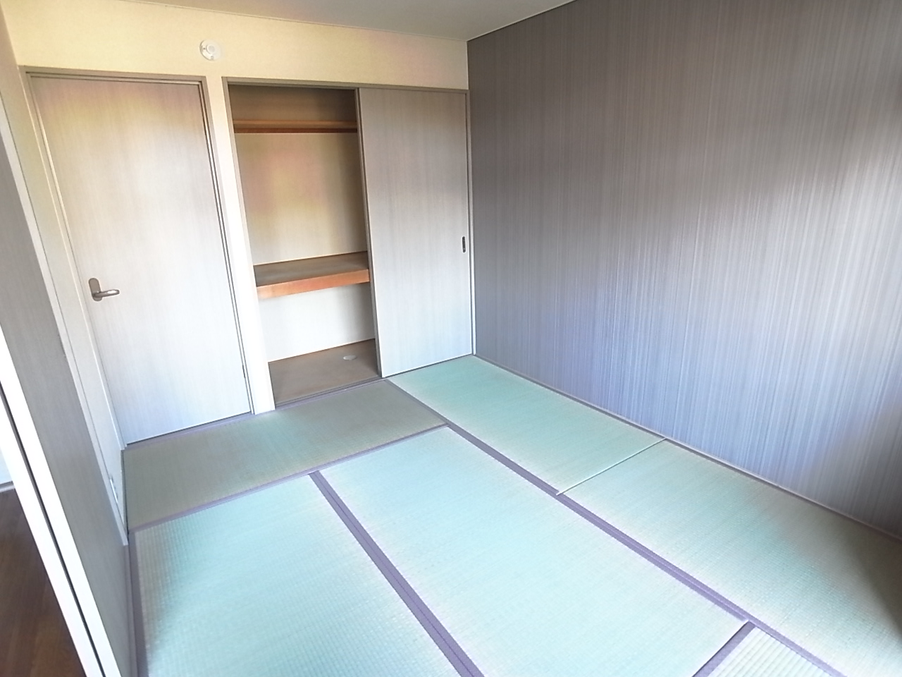 Other. It is a calm atmosphere bedroom. 