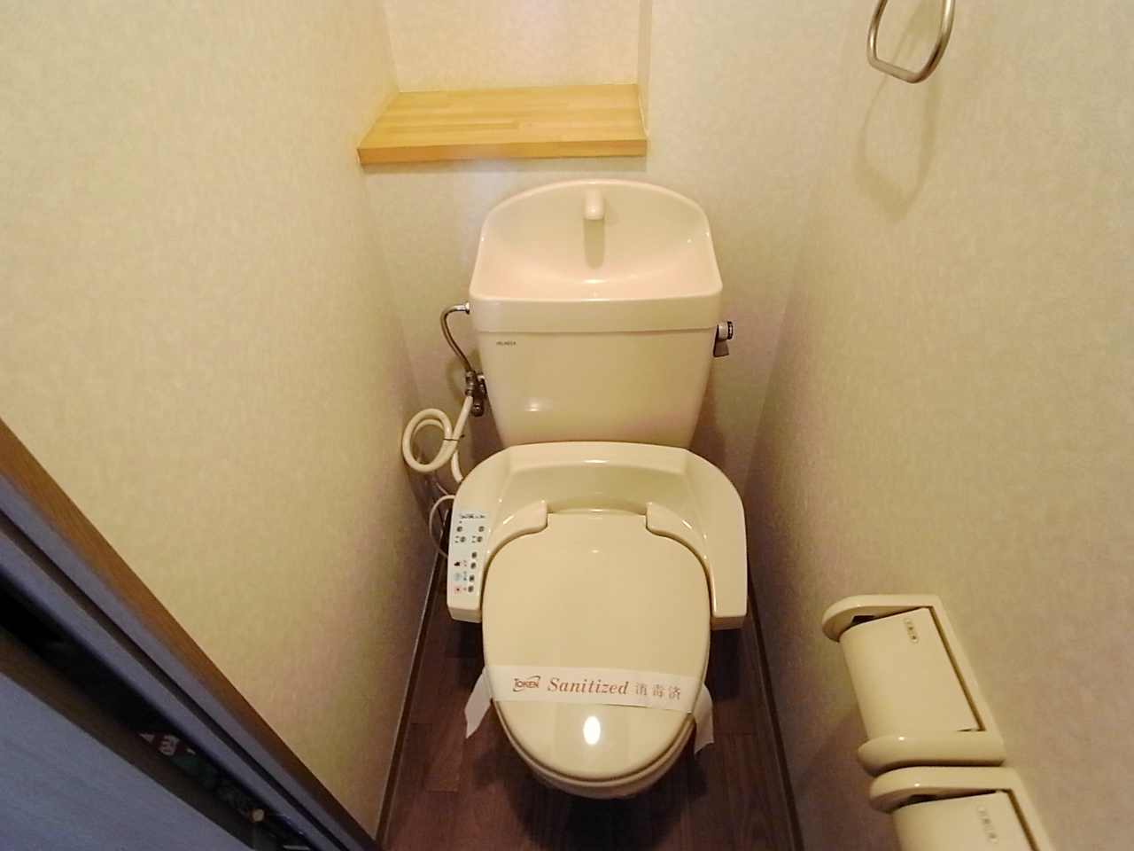 Toilet. I There is a space for small items ☆ 