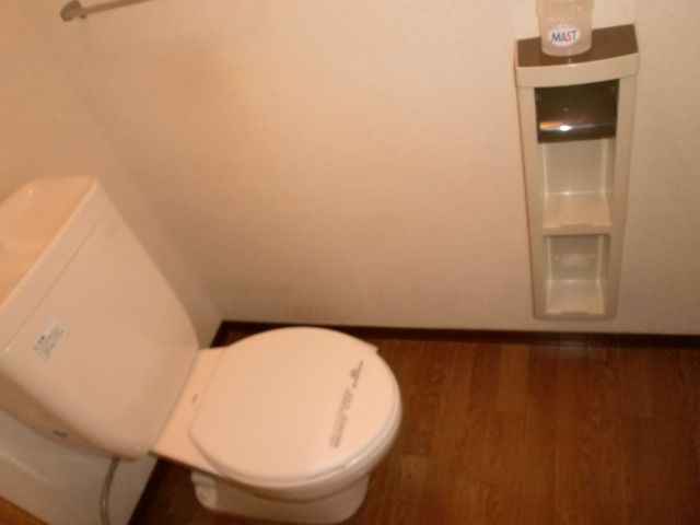Toilet. With paper holder