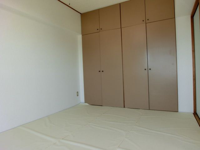 Living and room. 6-mat Japanese-style room. 