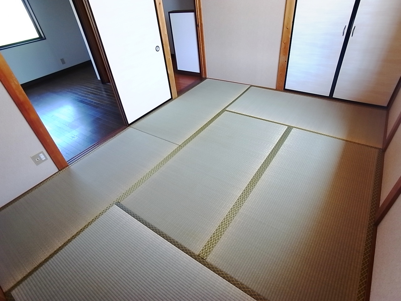 Living and room. It is the second floor of a Japanese-style room. How is it in the bedroom. 