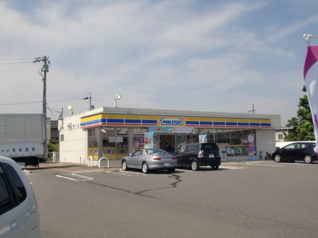 Convenience store. MINISTOP up (convenience store) 730m