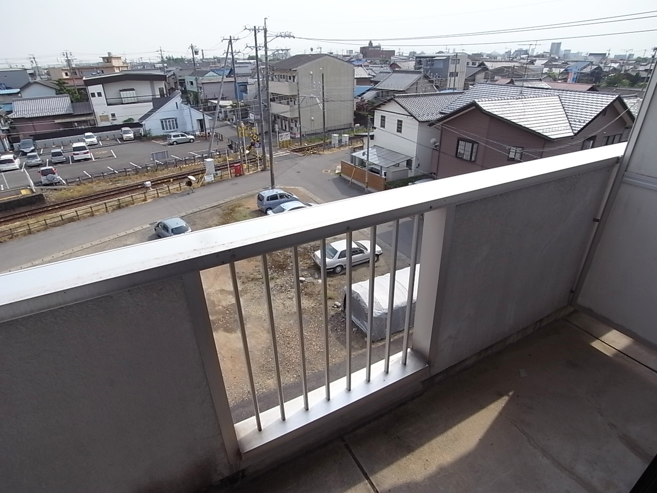 Balcony. Facing south in the day good! 