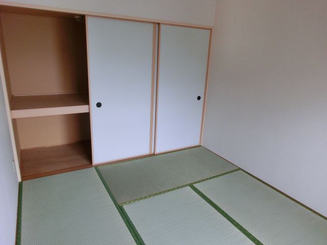 Living and room. Minami Japanese-style room ・ Housing wealth